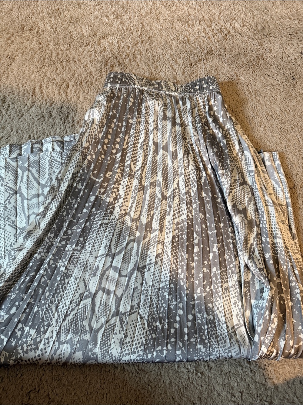 Pleated Snake-Print Midi Skirt - Grey & White